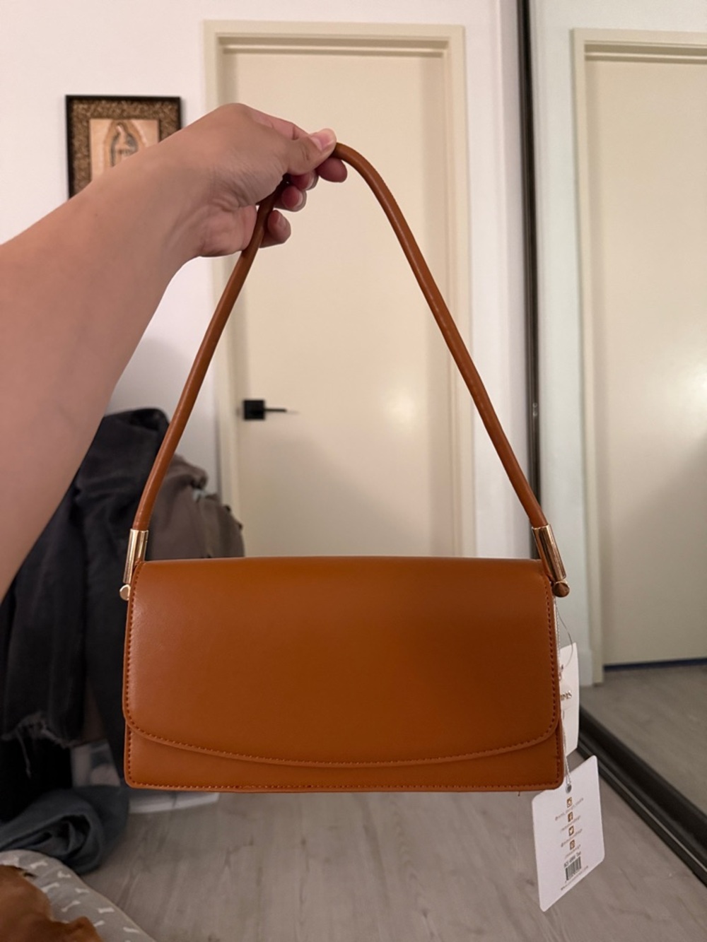 Classic Tan Shoulder Bag - Sleek Women's Purse